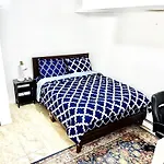 Lic, Private With Backyard 2 Bedroom Apt, Next To Manhattan