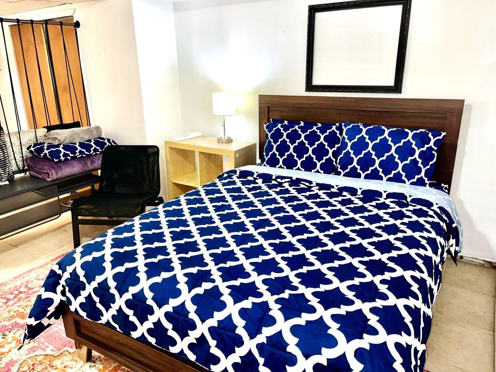 Lic, Private With Backyard 2 Bedroom Apt, Next To Manhattan *